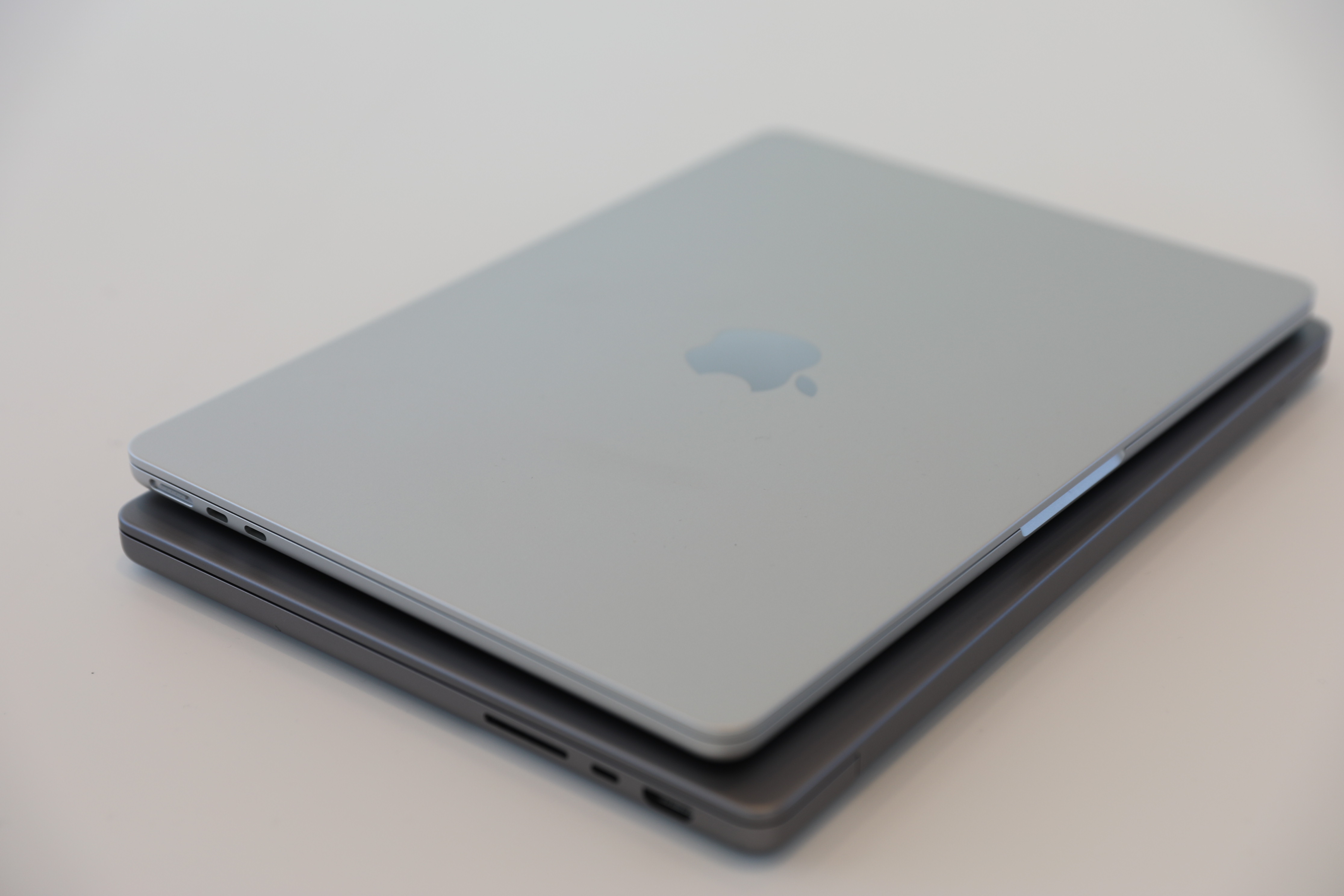 CMC 1357 - Apple Macbook Air M2 (2022) price in Nigeria and full specs