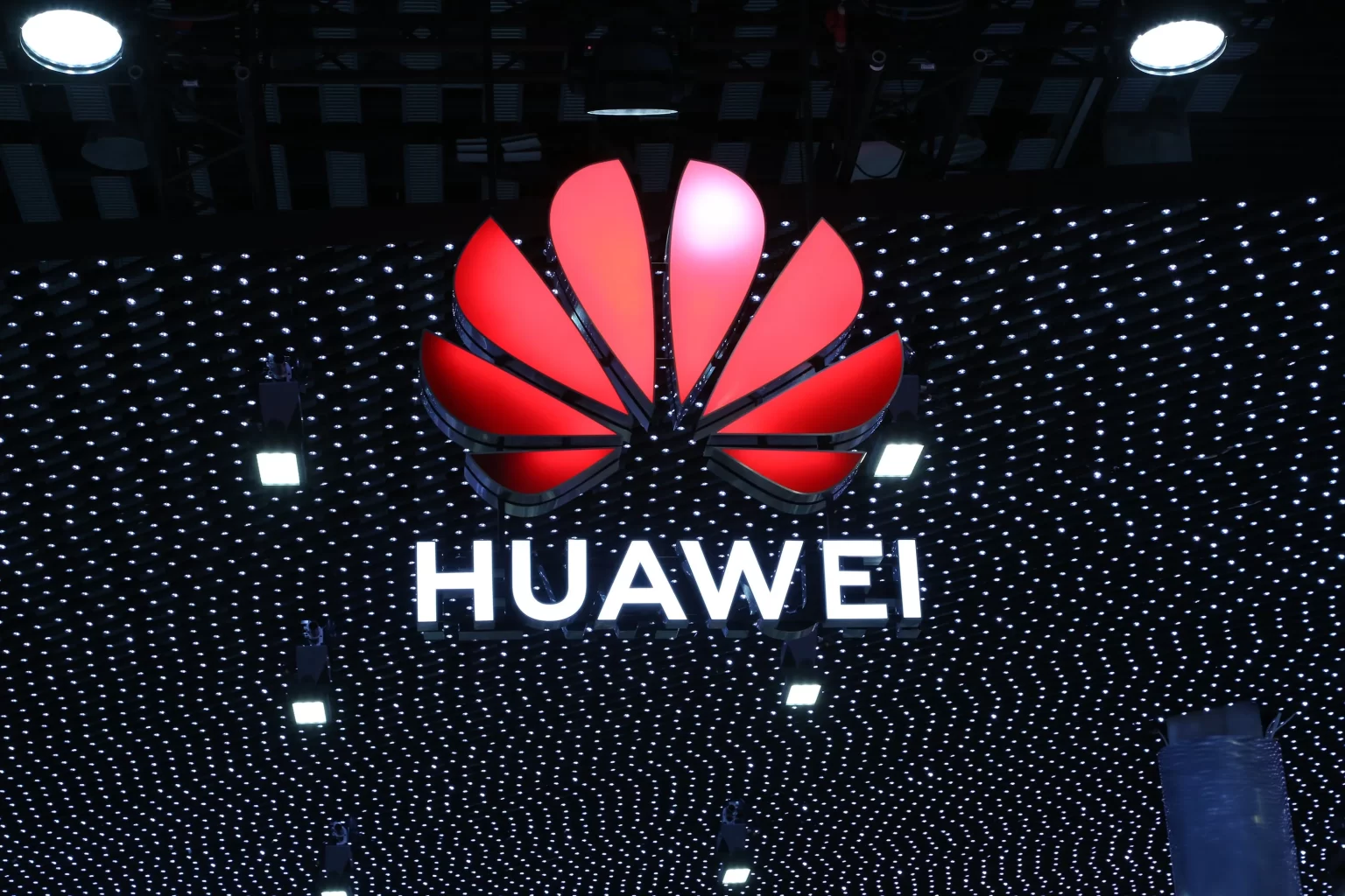 Huawei Logo MWC 2019 1536x1024 - Huawei phones will still use Qualcomm chips in 2023